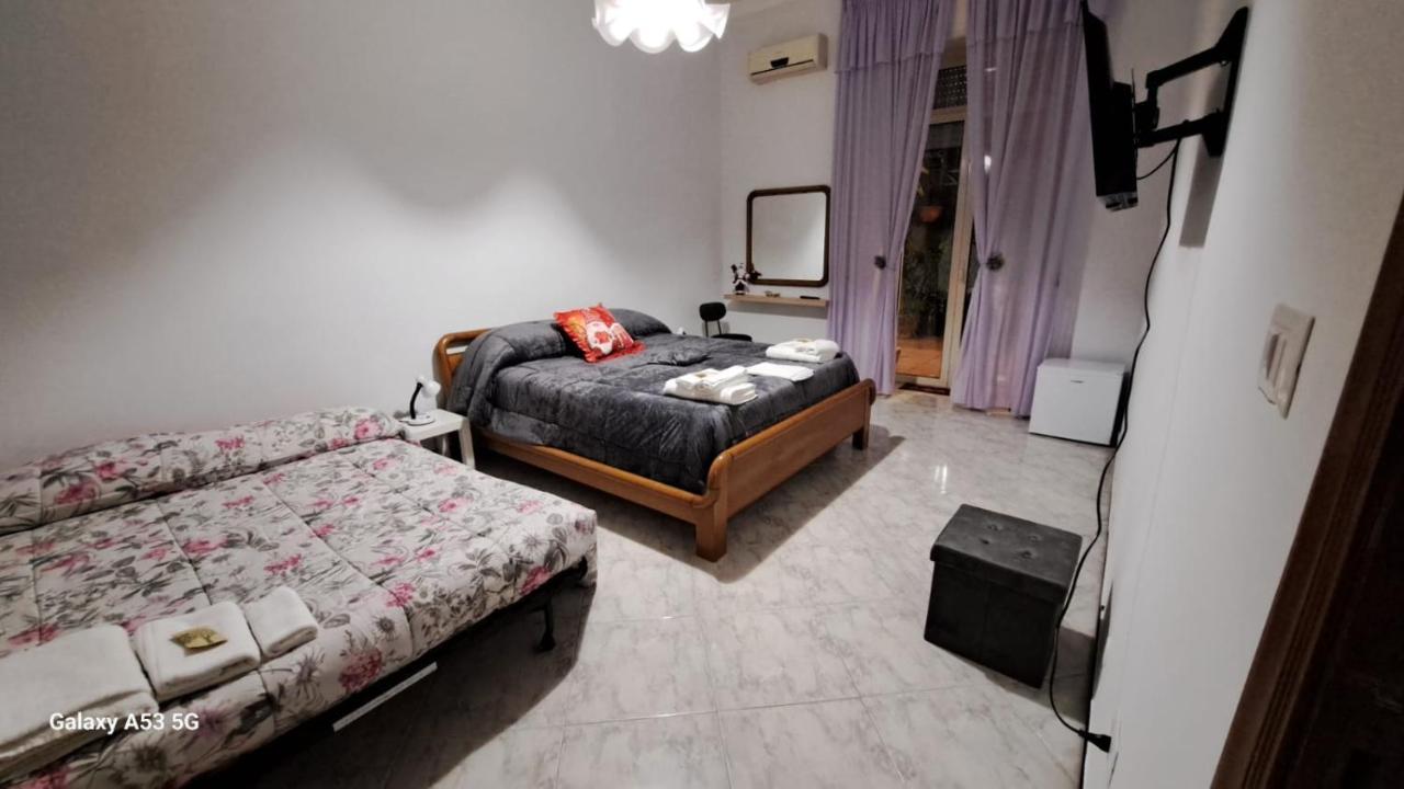 Aurora E Dad Naples Center B&B Екстер'єр фото